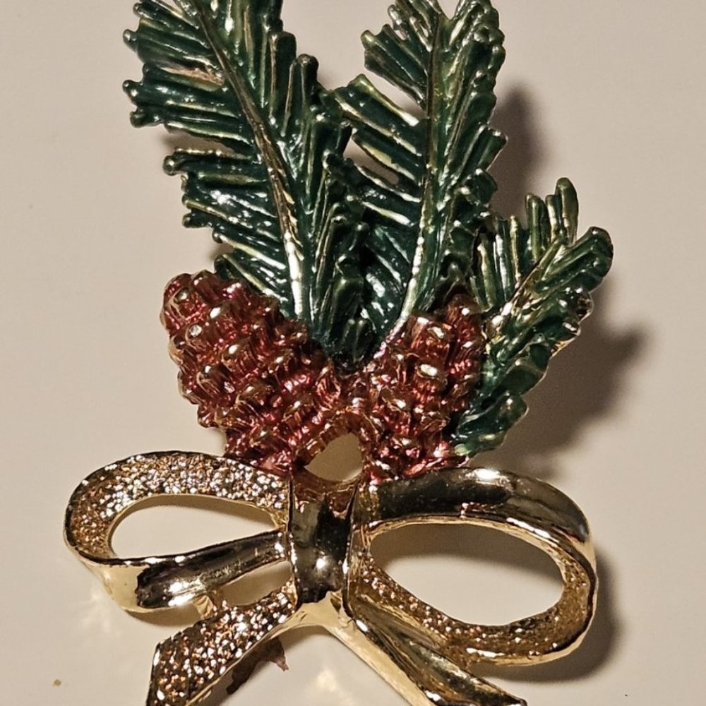 Gold Tone Bow with Pinecones & Foliage Brooch